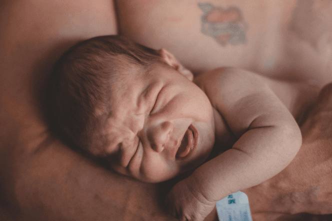 The First 30 Days with a Newborn: A Dad’s Emotional Survival Guide
